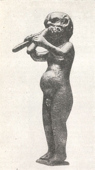 Искусство Бактрии. Силен Марсий, играющий на двуствольной флейте