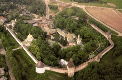 Псково-Печорский монастырь. Вид сверху